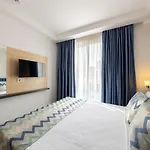 Zeyda Lara 4*